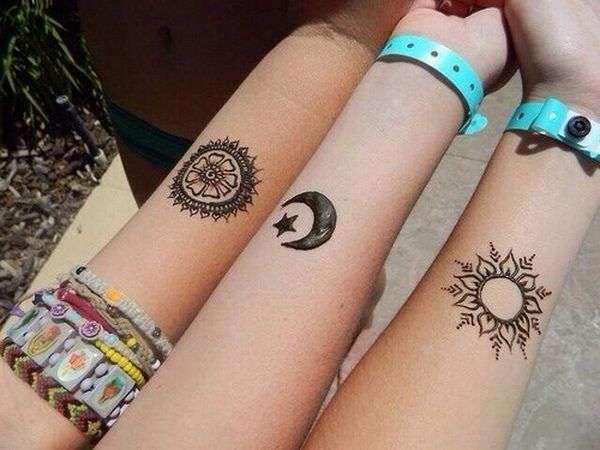 Tatuaje de mejores amigas - luna, sol y flor
