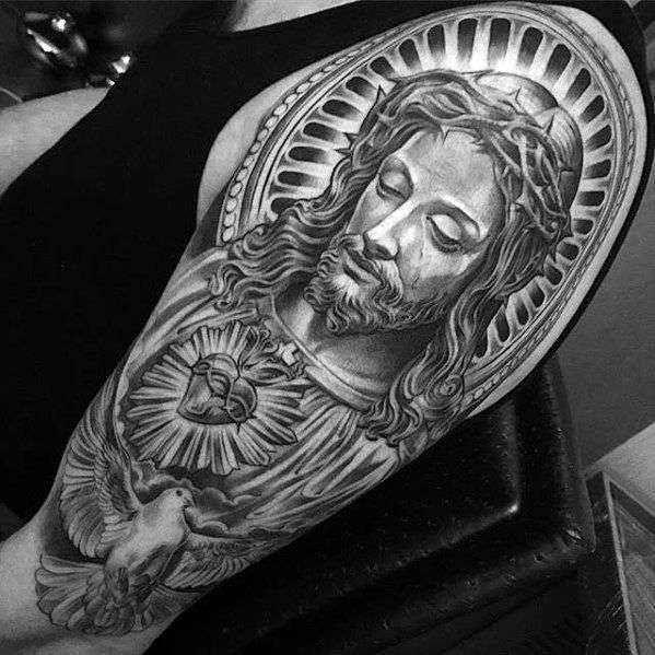 Tatuajes cristianos: Jesucristo, sagrado corazón y paloma