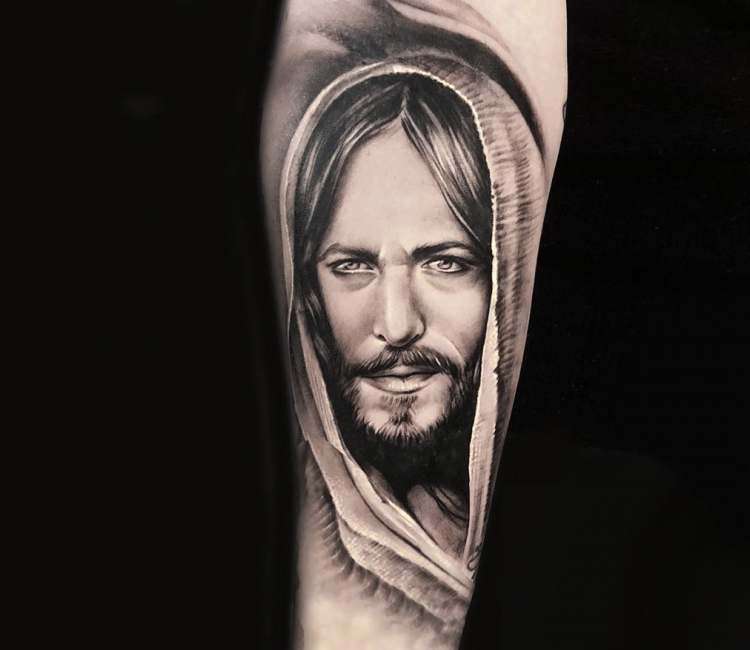 Tatuaje del rostro de Jesús en antebrazo