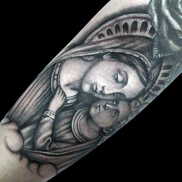 Tatuajes cristianos - La virgen María y el niño Jesús