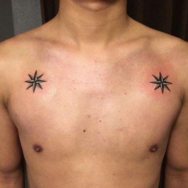 Tatuaje de estrellas de ocho puntas