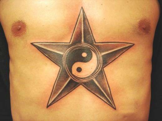 Tatuaje de estrella ying y yang