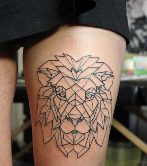 Tatuaje en el muslo - león geométrico