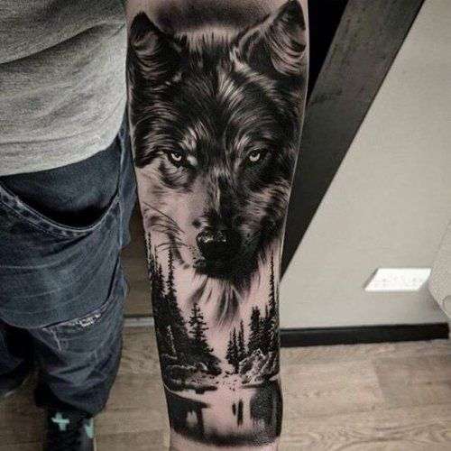 Tatuaje de lobo y bosque
