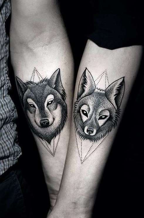 Tatuaje de lobo ella y él