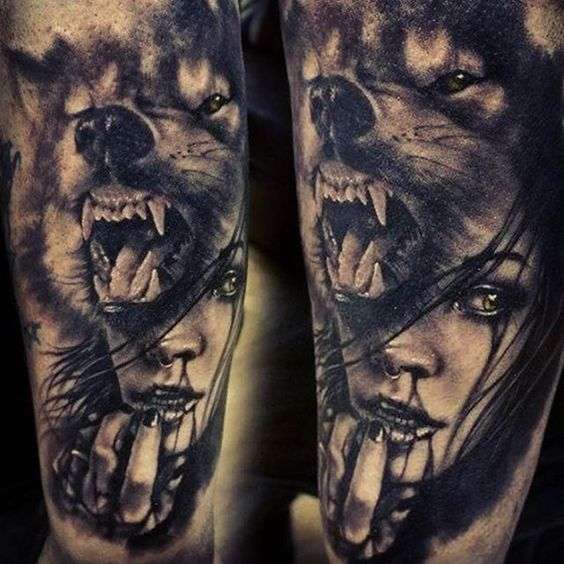 Tatuaje de lobo y mujer