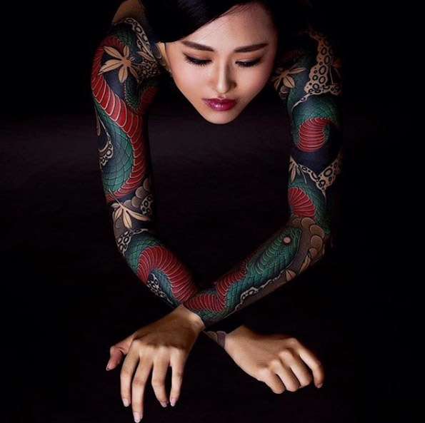 Tatuaje de manga para mujer, estilo japonés