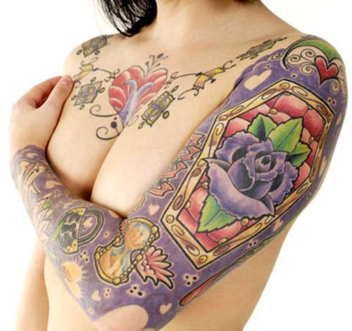 Tatuaje de manga en colores vivos