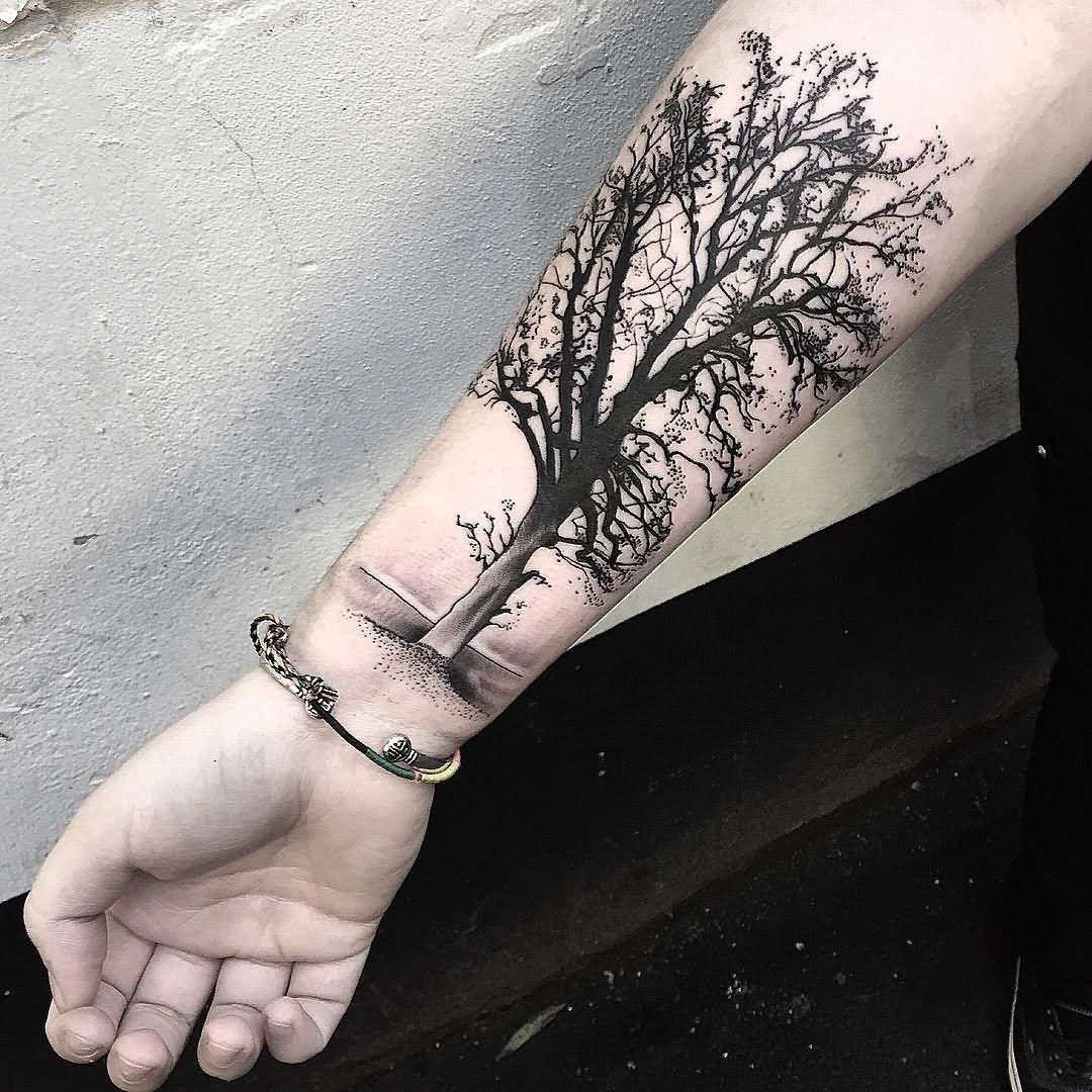 Tatuaje de árbol grande