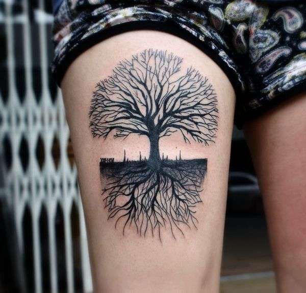 Tatuaje de árbol de la vida en muslo