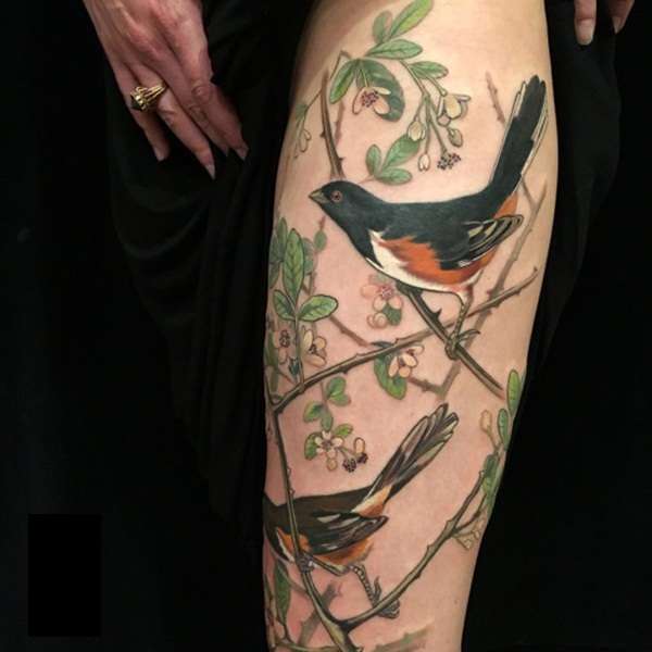Tatuaje en el muslo - aves 