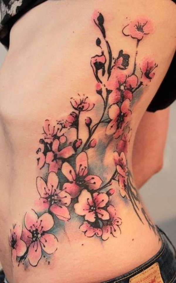 Tatuaje de flores de cerezo - lateral