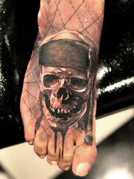 Tatuaje de calavera en el pie