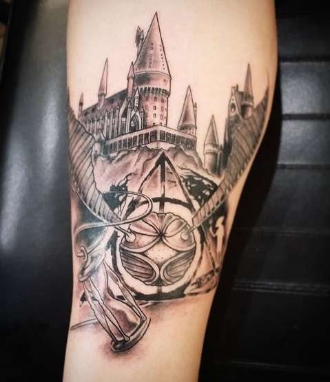 Tatuaje de Harry Potter, Hogwarts y la Snitch dorada