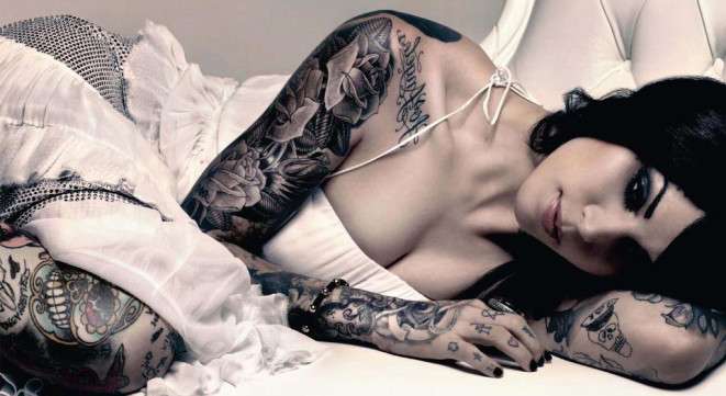 Chicas sexis tatuadas en todo el cuerpo