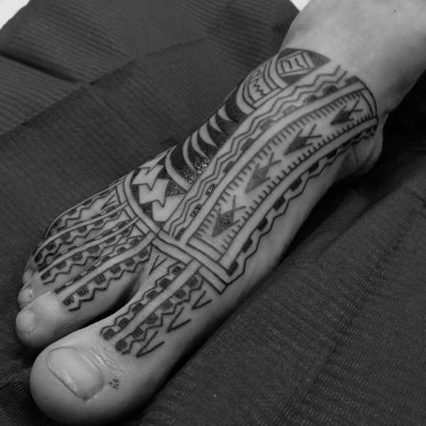 Tatuaje en el pie - tribal
