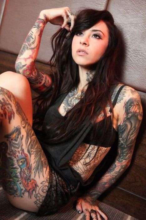 Chicas sexis tatuadas en todo el cuerpo