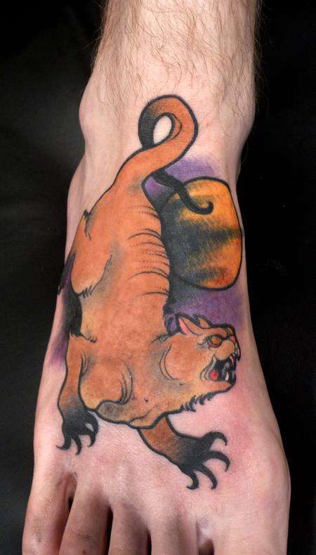 Tatuaje en el pie - felino japonés