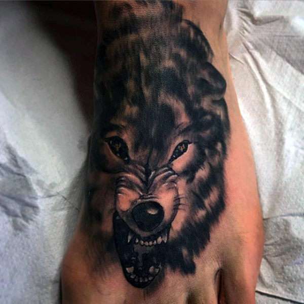 Tatuaje en el pie - lobo