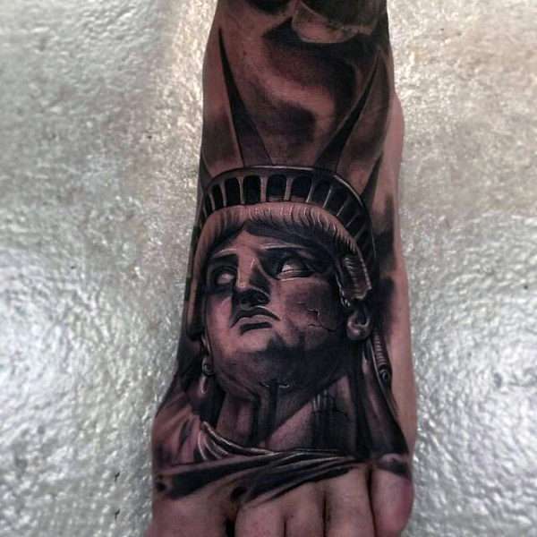 Tatuaje en el pie - estatua de la libertad