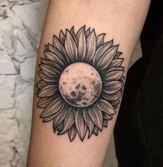Tatuaje de girasol y la luna