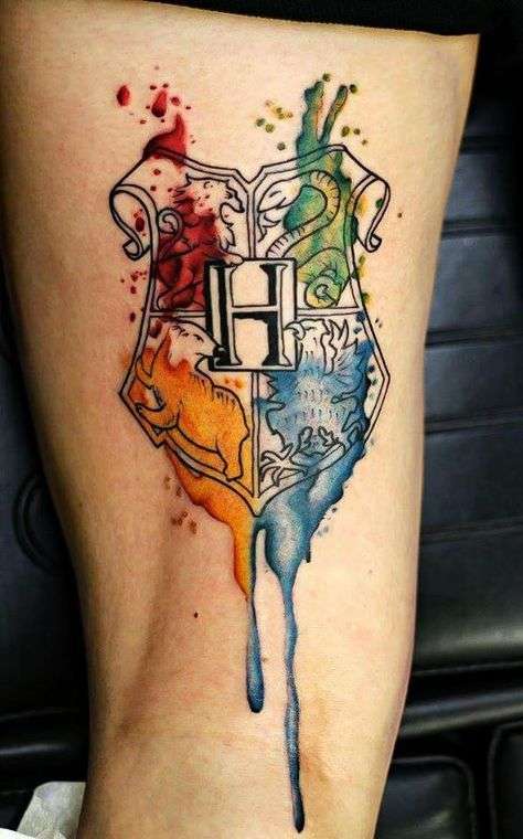 Tatuaje de Harry Potter - escudo de Hogwarts