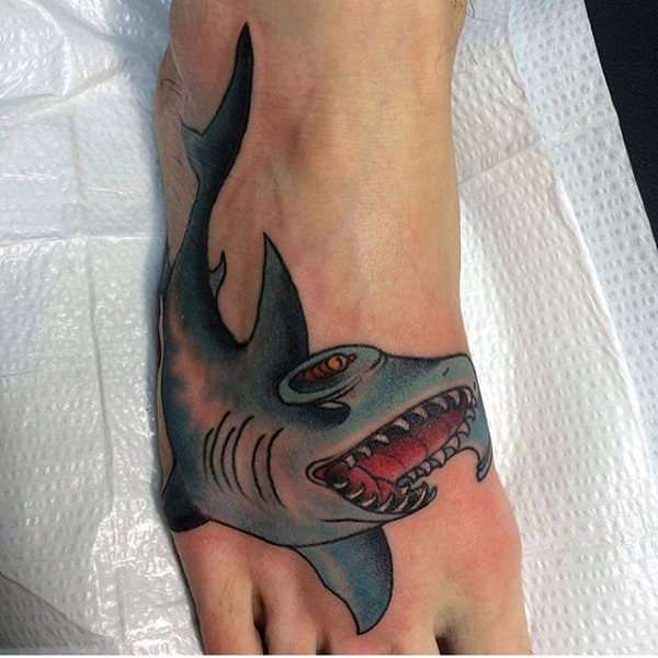 Tatuaje en el pie - tiburón