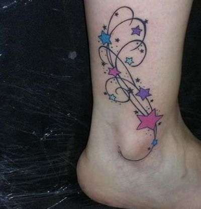 Tatuaje en el pie - estrellas