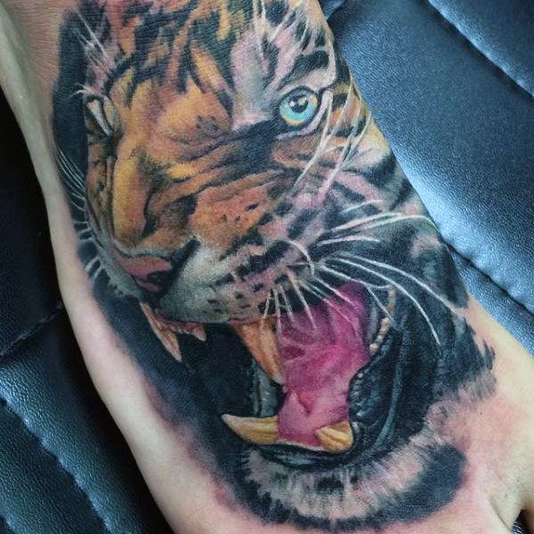 Tatuaje en el pie - tigre