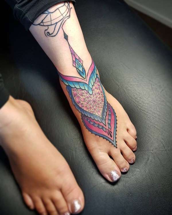 Tatuaje en el pie - en colores