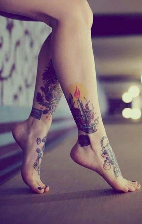 Chicas sexis tatuadas en los pies