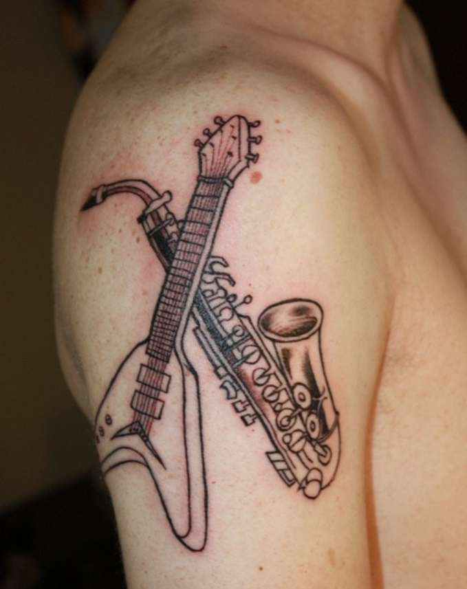 Tatuajes de música: saxo y guitarra