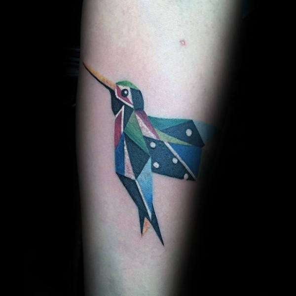 Tatuaje de colibrí - geométrico