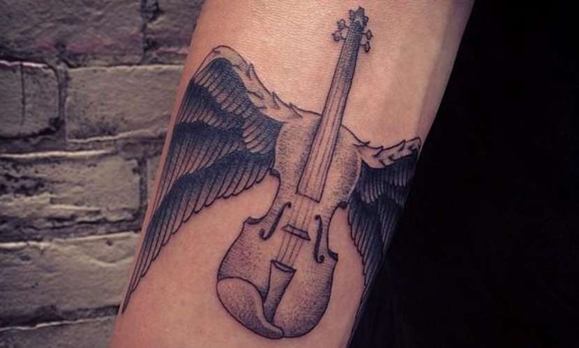 Tatuajes de música: violín con alas