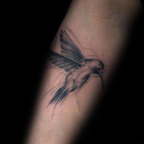 Tatuaje de colibrí estilo bosquejo