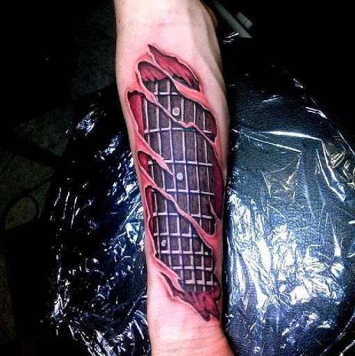 Tatuajes de música: brazo de guitarra