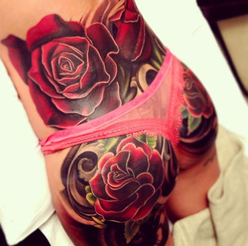 Tatuaje de Cheryl - rosas rojas