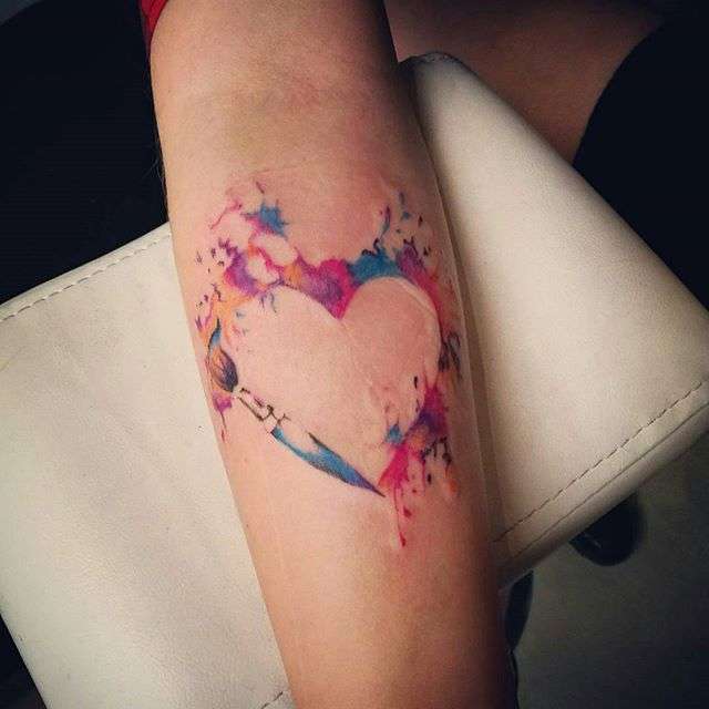 Tatuaje de corazón en negativo