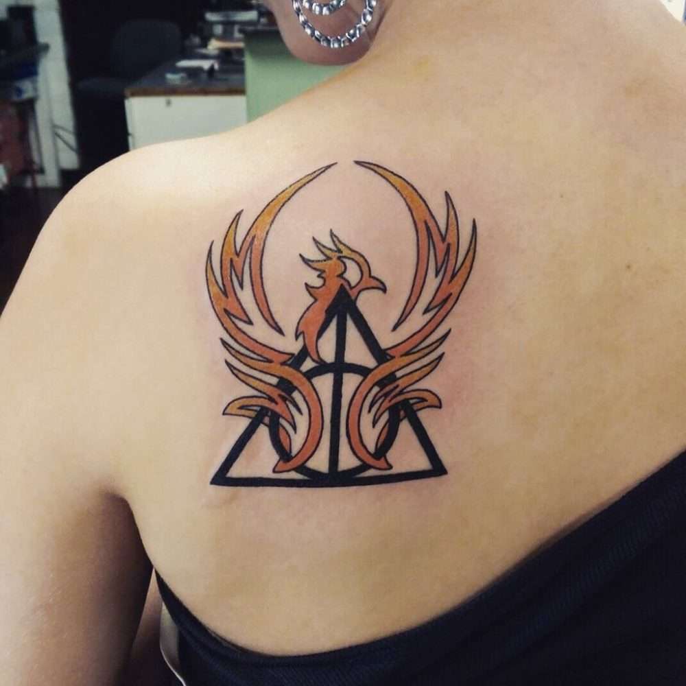 Tatuaje de Harry Potter en el omóplato