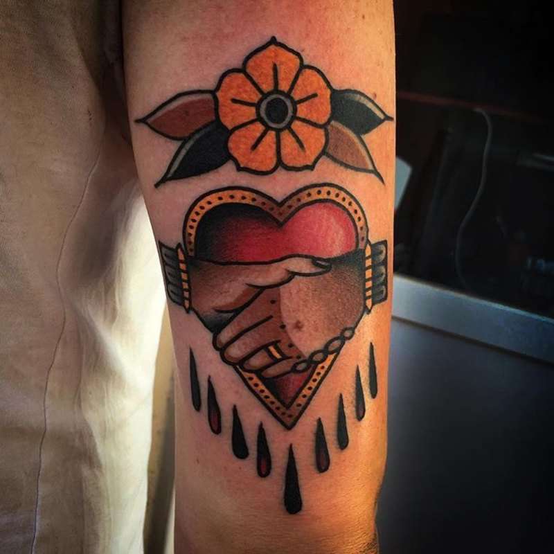 Tatuaje de corazón estilo tradicional