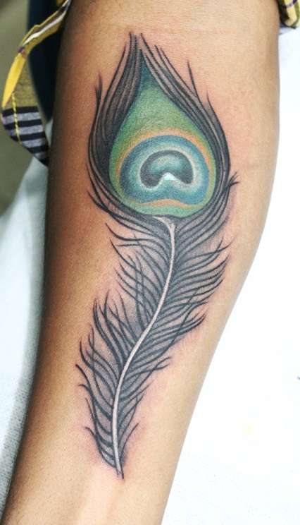 Tatuaje de pluma de pavo real