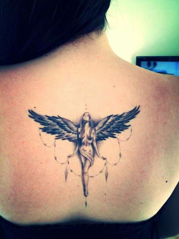 Tatuaje de ángel mujer 