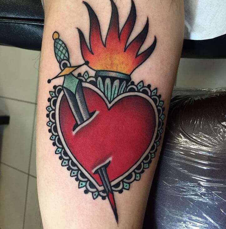 Tatuaje de corazón y espada