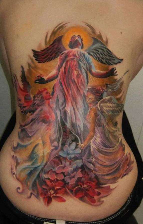 Tatuaje de ángeles en varios colores