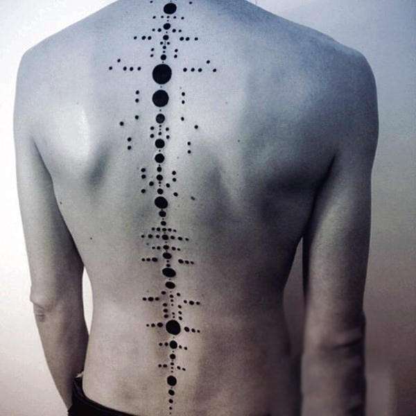 Tatuaje en la columna vertebral: puntos