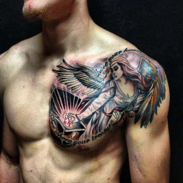 Tatuaje de ángel en hombro y pecho