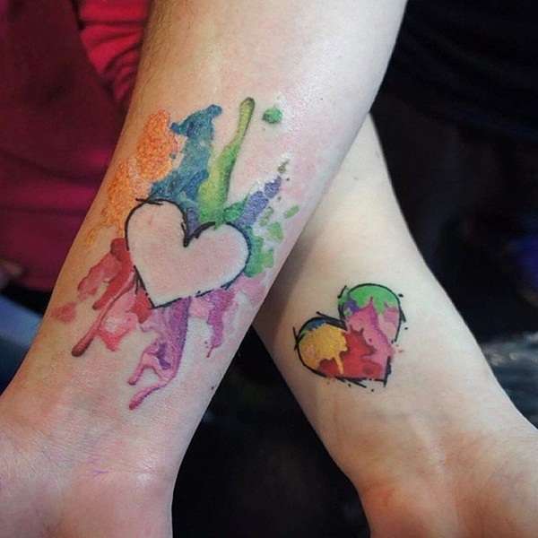 Tatuaje de corazones complementarios para pareja