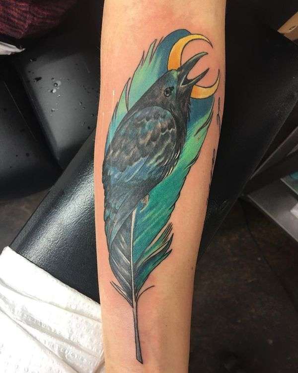 Tatuaje de pluma y ave