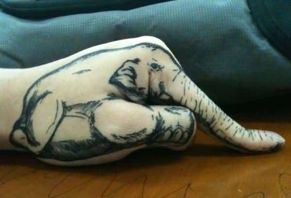 Funny tattoos on the fingers: elephant