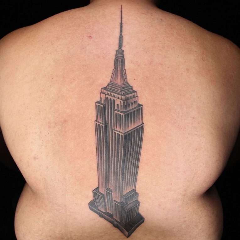Tatuaje en la columna vertebral: Empire State